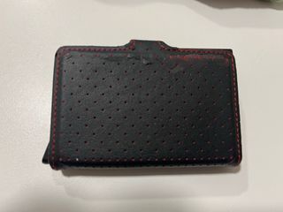Cartera Secrid Negra con Puntos Rojos