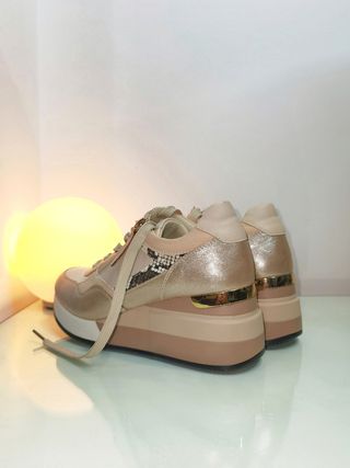 Zapato casual confort cuña y plataforma Yuma