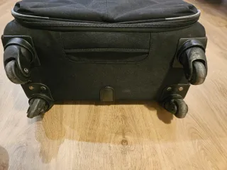 Maleta de viaje negra Ancho 45 Alto 65 Profundo 22