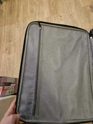 Maleta de viaje negra Ancho 45 Alto 65 Profundo 22