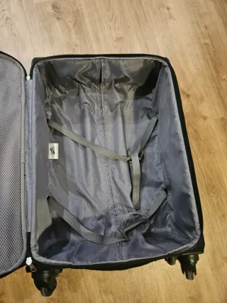 Maleta de viaje negra Ancho 45 Alto 65 Profundo 22