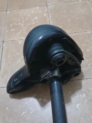 Sillín y tija de bicicleta