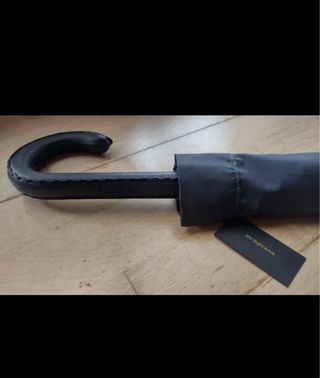 Sin estrenar. Paraguas grande exclusivo Rabat.