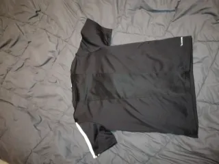 Camiseta Adidas Negra con Rayas Blancas