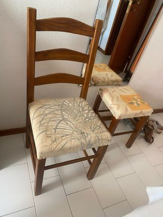 Conjunto de 2 cadeiras em madeira + banco estofado