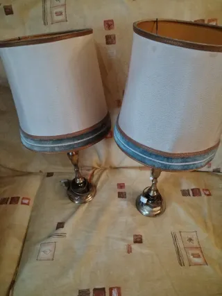 Lámpara de mesa metal dorada