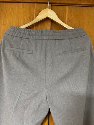 Pantalón jogger Zara gris Talla M