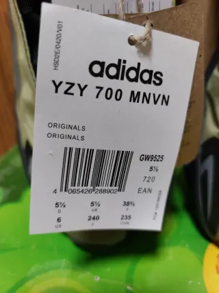 Adidas YZY 700 MNUN Talla 38.5