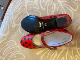 Vestido Flamenco Niña T 6, zapatos y 2 collares