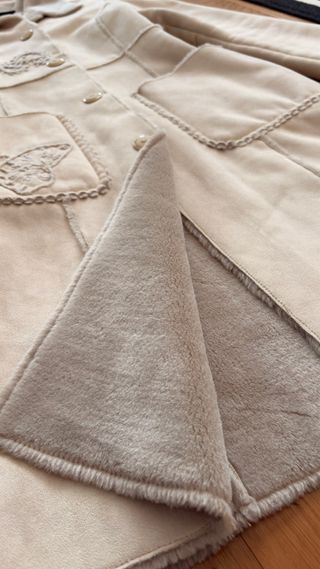 Abrigo largo elegante mujer beige