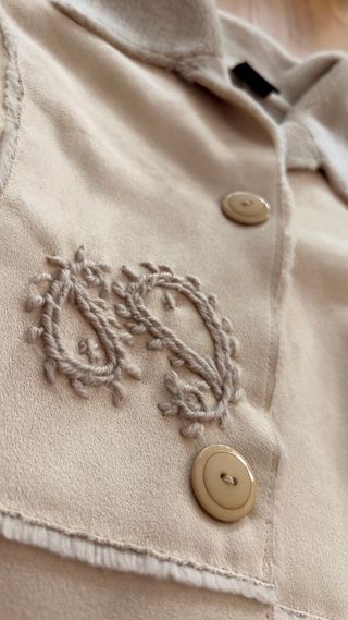 Abrigo largo elegante mujer beige