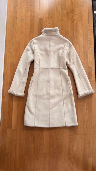 Abrigo largo elegante mujer beige