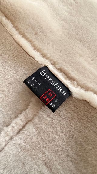 Abrigo largo elegante mujer beige