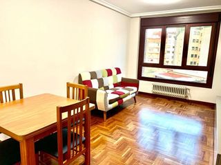 Piso en alquiler en Milán - Pumarín - Teatinos en Oviedo