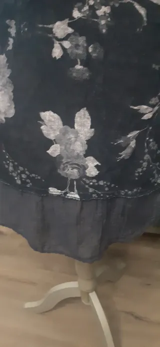 Camiseta con capucha y doble efecto