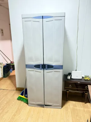 Armario de plástico gris y azul