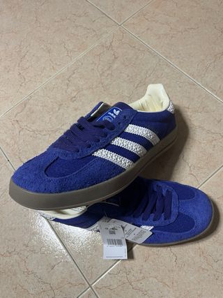 Zapatilla Adidas Gazelle moradas talla 44