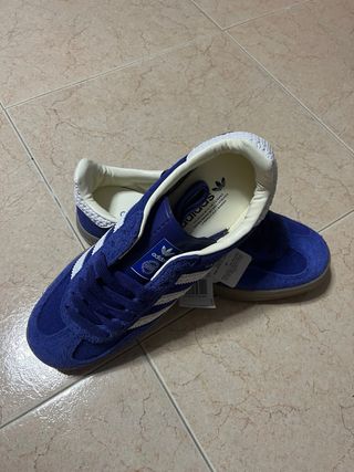 Zapatilla Adidas Gazelle moradas talla 44