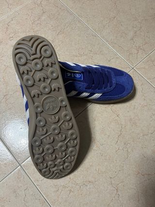 Zapatilla Adidas Gazelle moradas talla 44