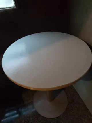 Mesa redonda cocina/salita metal y madera