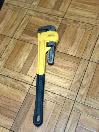 Llave inglesa amarilla