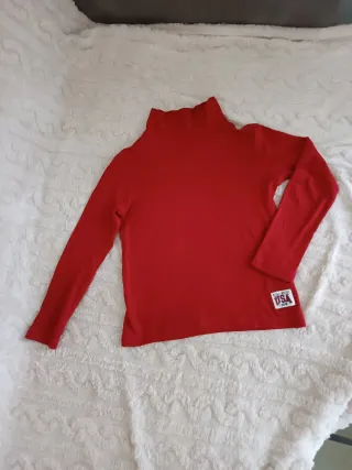 Maglia rossa collo alto manica lunga