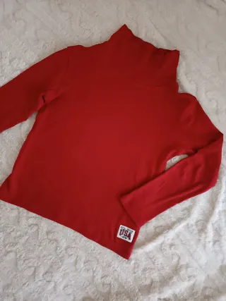 Maglia rossa collo alto manica lunga