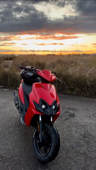 Yamaha Jog RR Roja y Negra