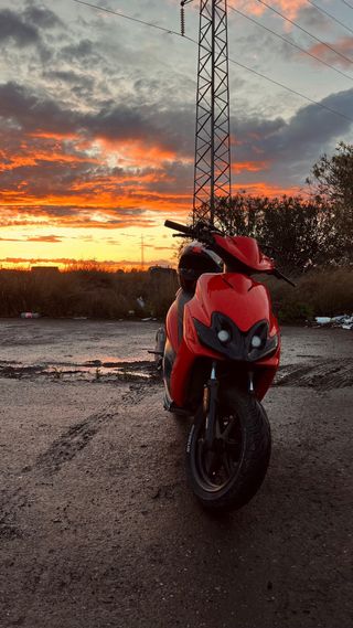 Yamaha Jog RR Roja y Negra