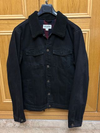 Chaqueta vaquera negra forrada PULL&BEAR Talla L