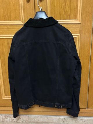 Chaqueta vaquera negra forrada PULL&BEAR Talla L