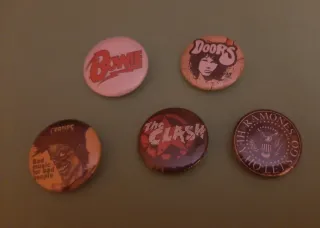 Lote 5 Chapas Punk Rock: Bowie, Ramones, Clash, Do