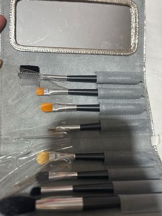 Estuche Maquillaje Negro y Plateado