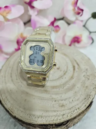 Reloj Tous Dorado con Detalles Brillantes