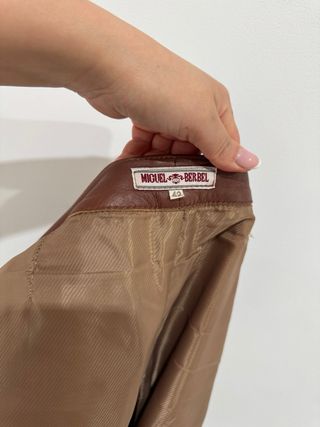 Pantalones de cuero marrones