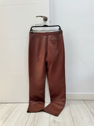 Pantalones de cuero marrones