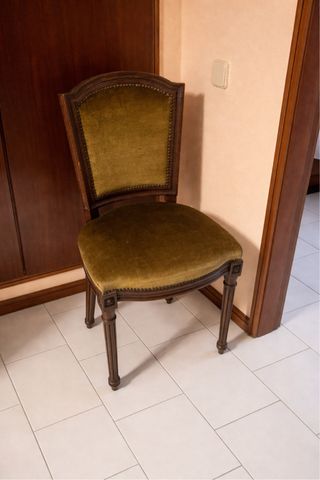 Cadeira clássica madeira veludo
