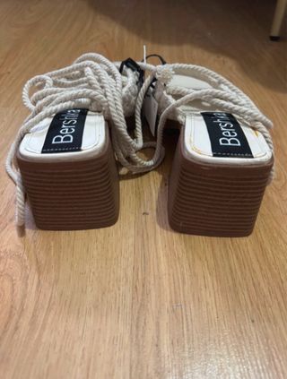 Sandalias Bershka crochet beige