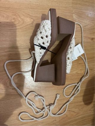 Sandalias Bershka crochet beige