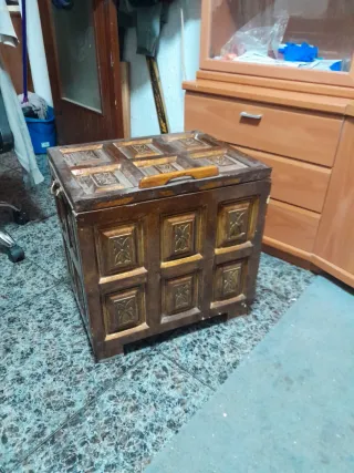 Baúl de madera hecho a mano