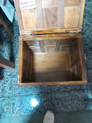 Baúl de madera hecho a mano