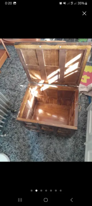 Baúl de madera hecho a mano