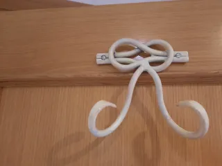 Conjunto accesorios de baño de forja blanca.