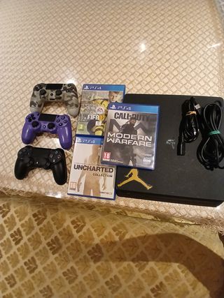PS4 (PlayStation 4) + 3 Giochi