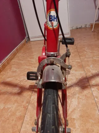 Bicicleta BH plegable roja