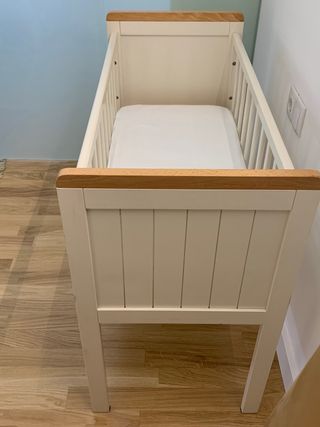 Cuna de madera para bebé