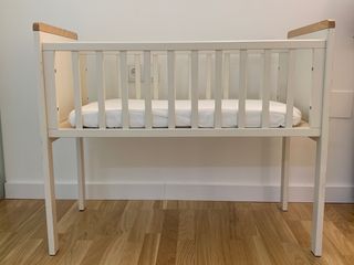 Cuna de madera para bebé
