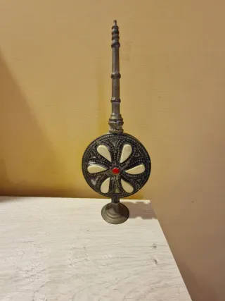 Bottiglia profumo vintage decorata