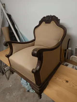 Sillón tapizado madera