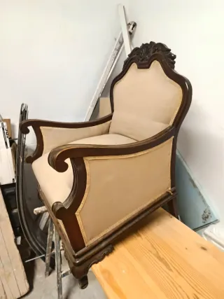 Sillón tapizado madera